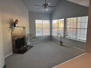 10630 Westbrae Pkwy in Houston, TX - Foto de edificio - Building Photo