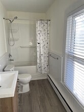 462 N Main St, Unit 2nd floor in Manchester, CT - Building Photo - Building Photo