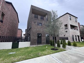 210 Veracruz Dr in Laredo, TX - Foto de edificio - Building Photo