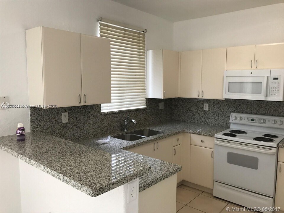 2613 SE 15th Pl in Homestead, FL - Building Photo