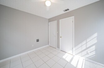 7010 E Oakfield Rd in Pensacola, FL - Building Photo - Building Photo