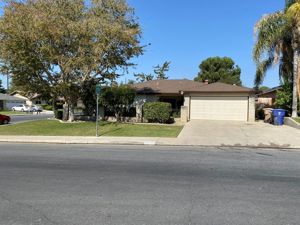 4200 Wendy Ave in Bakersfield, CA - Building Photo