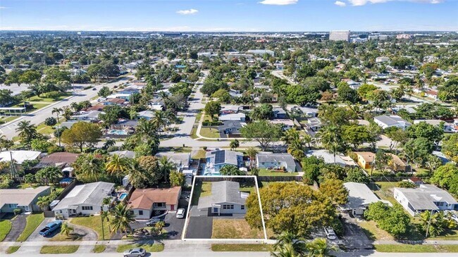 5641 NE 8th Ave in Wilton Manors, FL - Building Photo - Building Photo