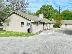 Pine Oaks in Bonham, TX - Foto de edificio - Building Photo