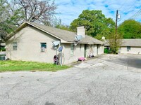 Pine Oaks in Bonham, TX - Foto de edificio - Building Photo