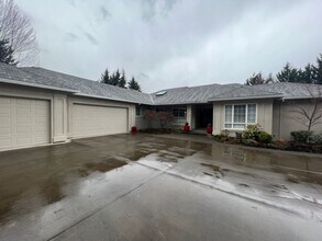 1474 Montclair Terrace in Medford, OR - Building Photo - Building Photo