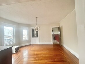 8 Hunnewell Ave in Boston, MA - Building Photo - Building Photo
