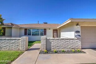 2704 S Terrace Rd in Tempe, AZ - Building Photo