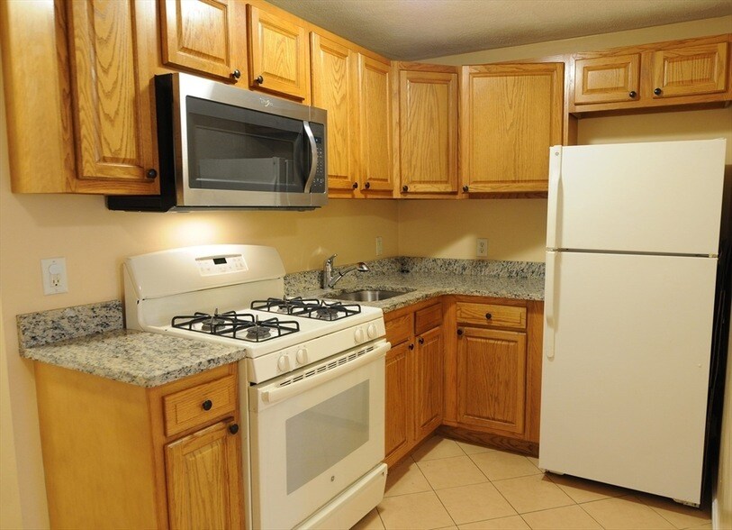 102 Orleans St, Unit 2 in Boston, MA - Building Photo