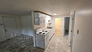 9 Emerald Dr in Barrington, NH - Foto de edificio - Building Photo