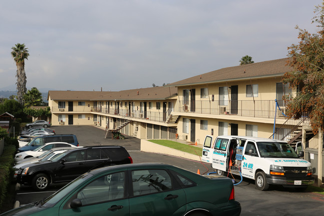 First Street Manor in El Cajon, CA - Foto de edificio - Building Photo