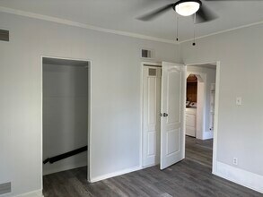 806 2nd St, Unit 806 1/2 Unit B in Belton, MO - Foto de edificio - Building Photo