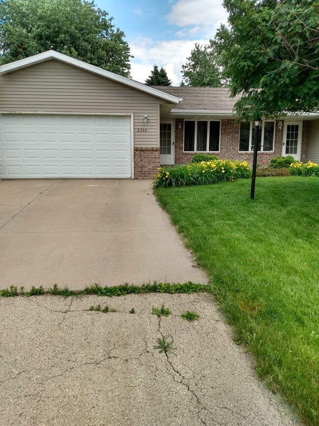 property at 2332 N Skylark Dr