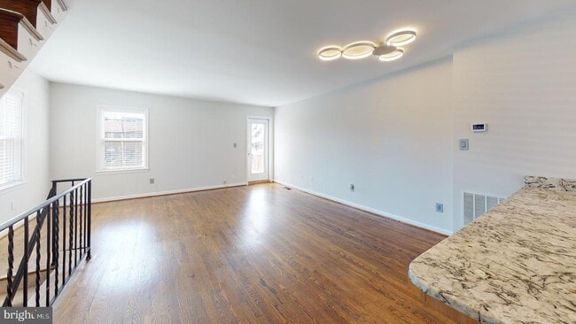 property at 2029 S Glebe Rd