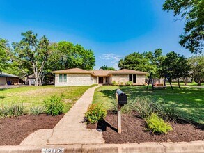 12112 Shetland Chase in Austin, TX - Building Photo - Building Photo