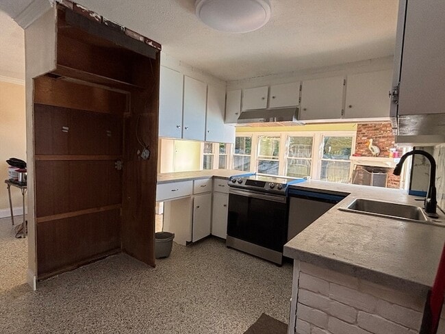 215 Jaffrey St in Weymouth, MA - Building Photo - Building Photo