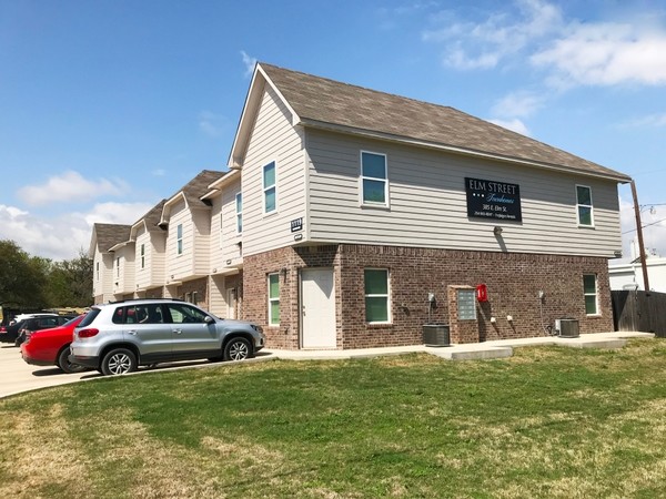 Elm Street Townhomes in Stephenville, TX - Building Photo - Building Photo