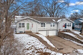 906 E 84th St in Kansas City, MO - Foto de edificio - Building Photo