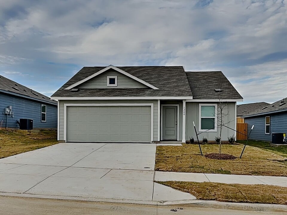 1240 Calamian Dr in Fort Worth, TX - Building Photo