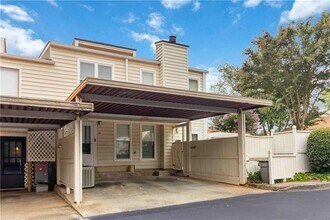 694 Serramonte Dr in Marietta, GA - Building Photo - Building Photo