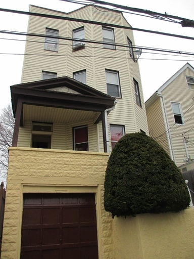 85 Ash St in Yonkers, NY - Building Photo