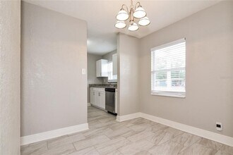 4805 S 88th St in Tampa, FL - Foto de edificio - Building Photo