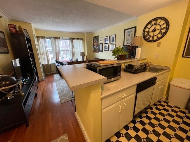 534 Beacon St, Unit 702 in Boston, MA - Building Photo - Building Photo