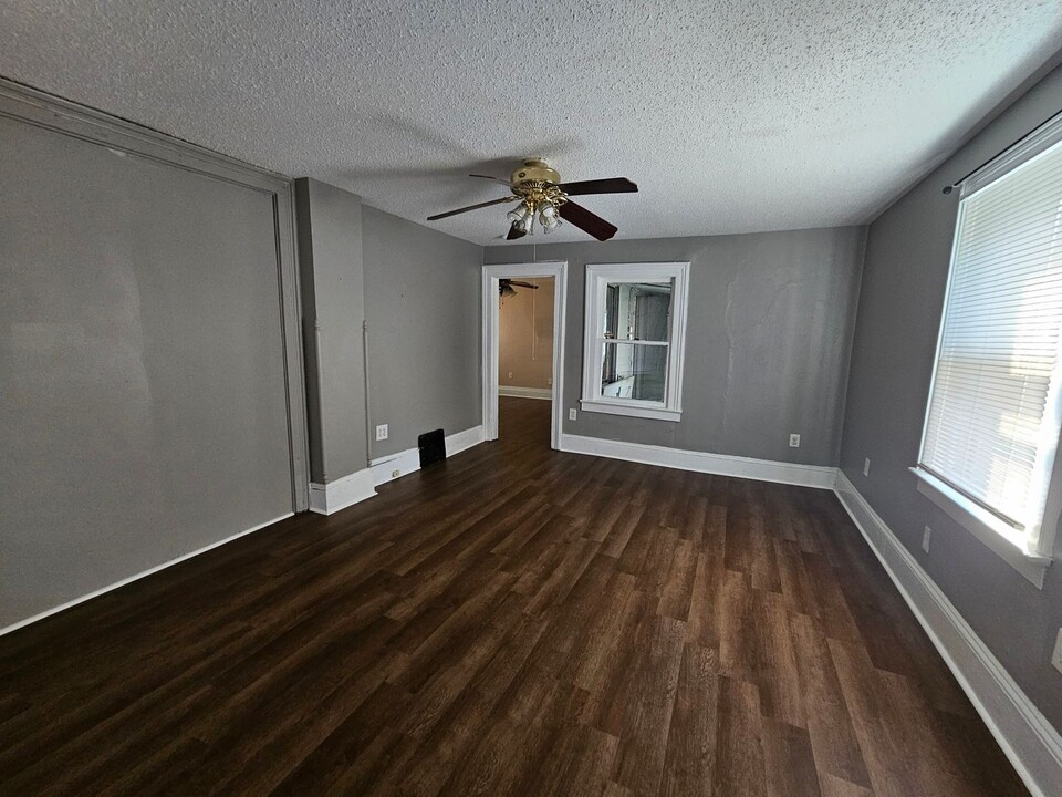 913 Iowa St in Davenport, IA - Building Photo