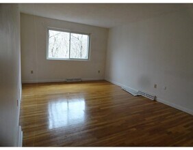 19 Kippy Dr-Unit -1 in Newton, MA - Building Photo - Building Photo