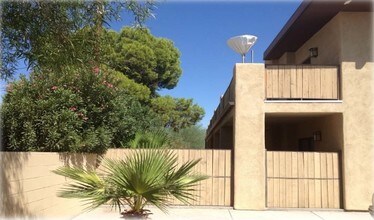 1741 E Hedrick Dr in Tucson, AZ - Foto de edificio - Building Photo