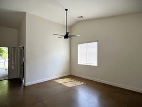 5605 Scatena Isle Dr in Bakersfield, CA - Building Photo - Building Photo