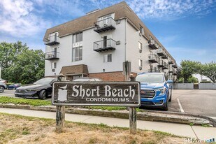 115 Short Beach Rd in Stratford, CT - Building Photo