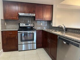 9122 W Atlantic Blvd in Coral Springs, FL - Building Photo