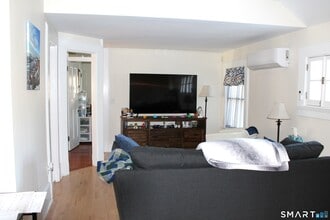 7 Hillcrest Dr in Stonington, CT - Building Photo - Building Photo