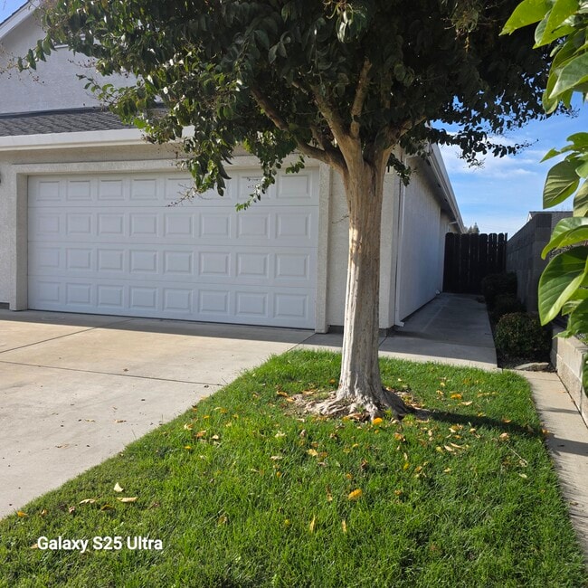 property at 421 N Walnut Ave