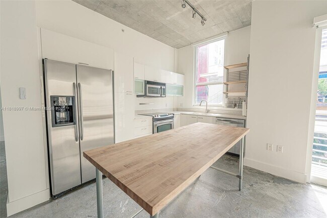 133 NE 2nd Ave, Unit 312 in Miami, FL - Building Photo - Building Photo