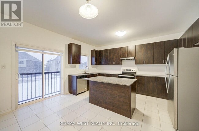 319 Ridley Cres