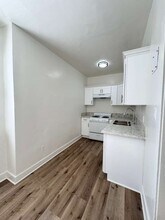 1740 Winona Blvd in Los Angeles, CA - Building Photo - Building Photo