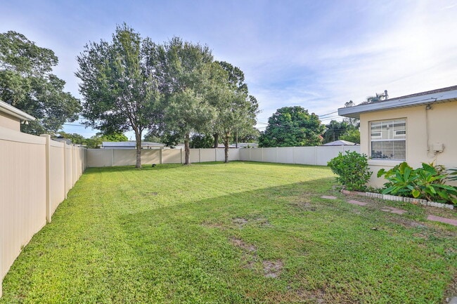619 40th Ave N in St. Petersburg, FL - Building Photo - Building Photo
