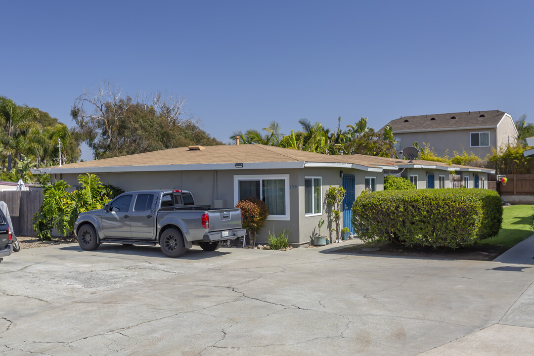 735-739 California St in Oceanside, CA - Building Photo