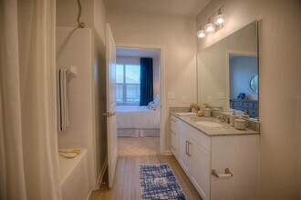 Viridian at Bonita Springs in Bonita Springs, FL - Foto de edificio - Building Photo