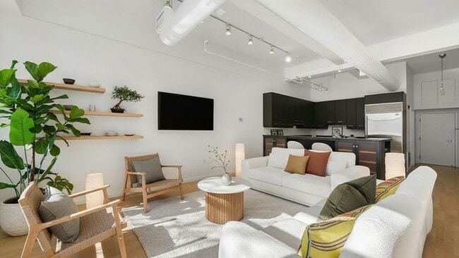 34 E 62nd St, Unit 1 in New York, NY - Building Photo - Building Photo