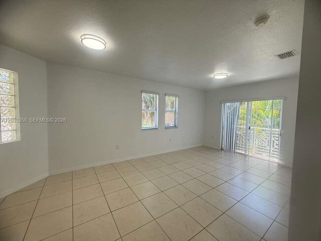 8802 NW 109th Ct, Unit 608 in Doral, FL - Foto de edificio - Building Photo