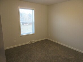 4620-4622 Woodgate Dr in Janesville, WI - Building Photo - Building Photo