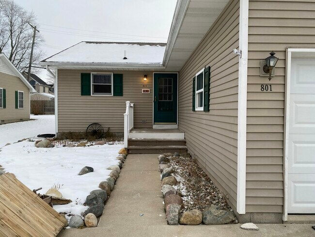 801 S 15th St in St Clair, MI - Building Photo - Building Photo