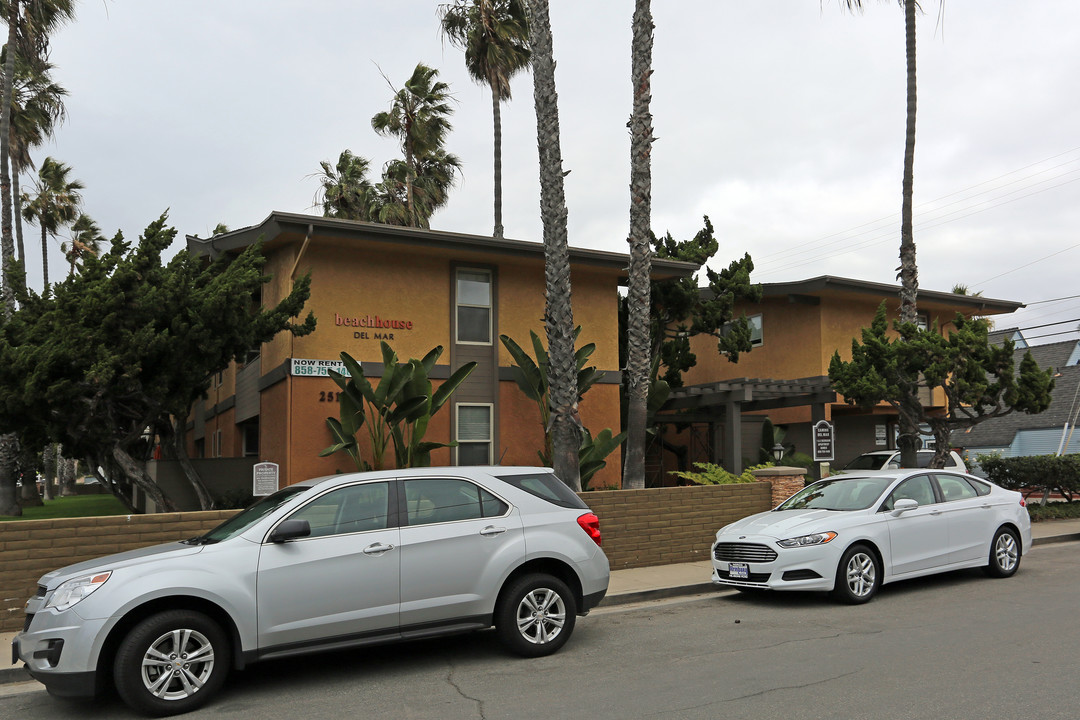 Elan Beachhouse Del Mar in Del Mar, CA - Building Photo