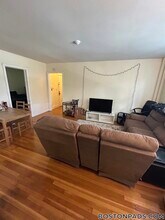 1607 Commonwealth Ave in Boston, MA - Building Photo - Building Photo