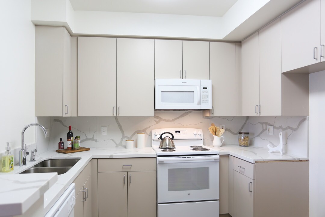 California Villages Valley Village in Valley Village, CA - Building Photo