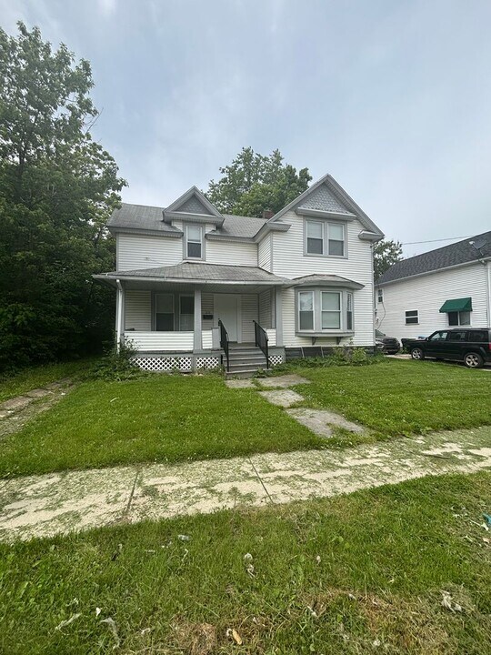 1774 Oakdale Ave in Lorain, OH - Building Photo
