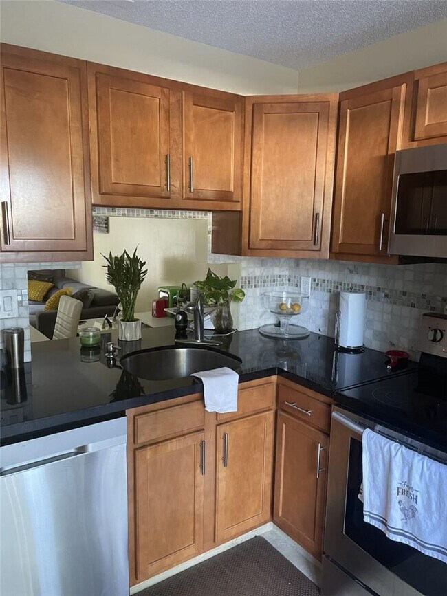 3007 NW 5th Terrace in Pompano Beach, FL - Building Photo - Building Photo